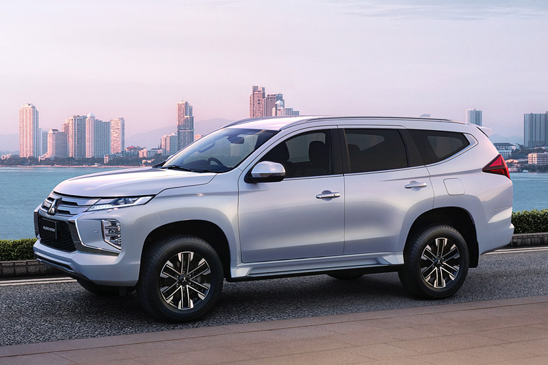 タイで7月25日（現地時間）に世界初公開された新型ミッドサイズSUV「パジェロスポーツ」