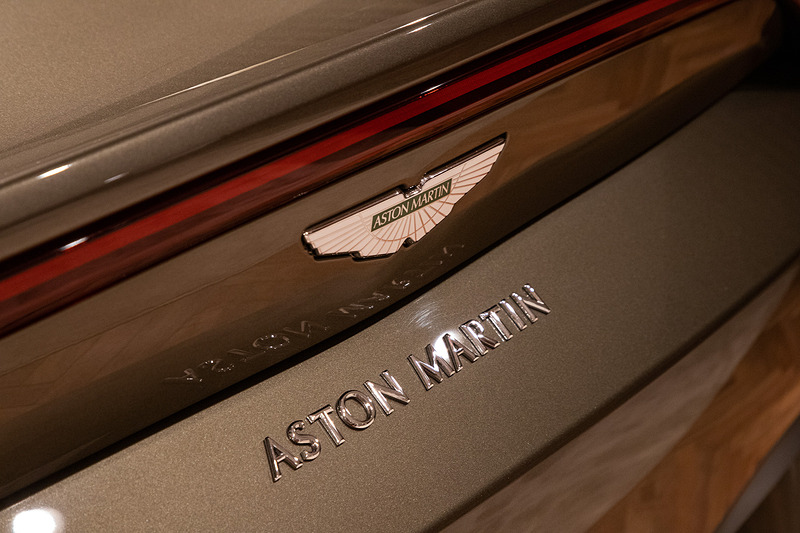 アストンマーティン ヴァンテージ（ロードカー）。エンジンは4.0リッターV8ツインターボ。今後は7MTモデルが追加されるとのこと