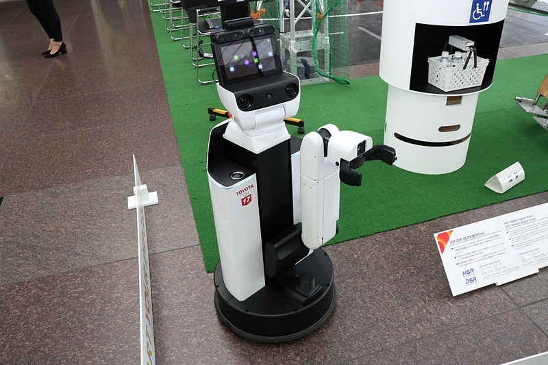 オリンピックスタジアムの車いす席を利用する観客に対応するHSR