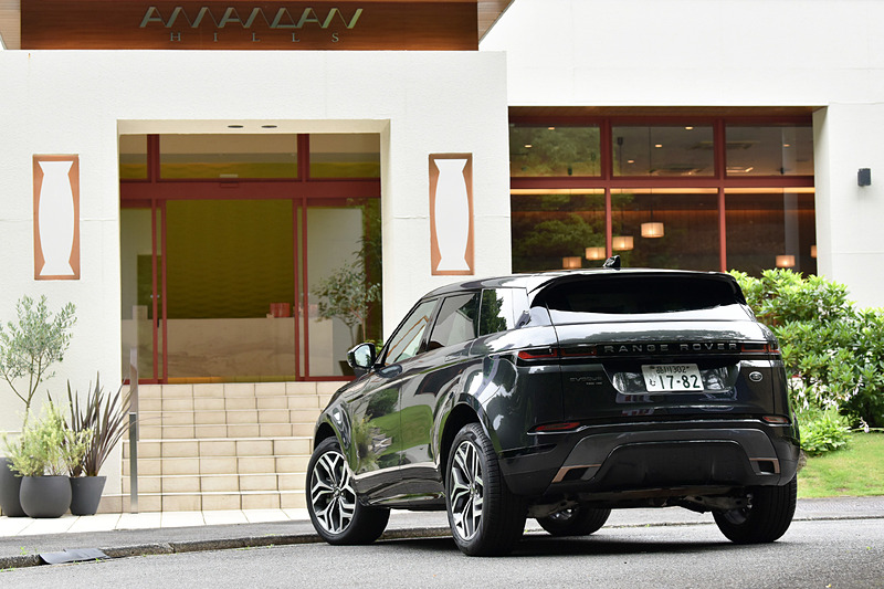 イヴォーク R-DYNAMIC HSE P300 MHEVのボディサイズは4380×1905×1650mm（全長×全幅×全高）、ホイールベースは2680mm。車両重量は1950kg