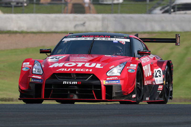 GT500のポールを獲得した23号車 MOTUL AUTECH GT-R（松田次生/ロニー・クインタレッリ組、MI）