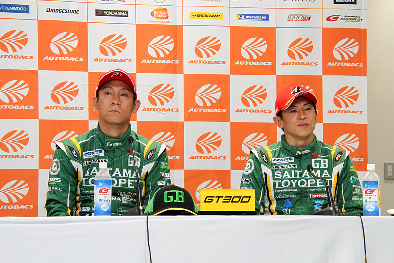 52号車 埼玉トヨペットGBマークX MCに乗る脇阪薫一選手（左）と吉田広樹選手（右）