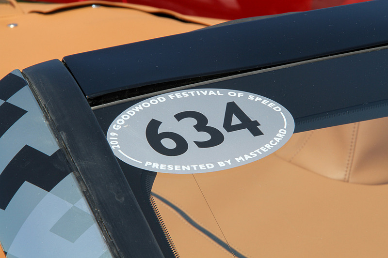 外装にはQRコードをモチーフにした独自のカモフラージュが施される。足下は21インチホイールにミシュラン「パイロットスーパースポーツ」の組み合わせ