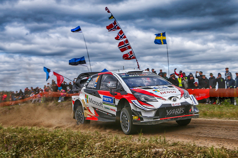 タナック/ヤルヴェオヤ組のヤリスWRC ＃8号車