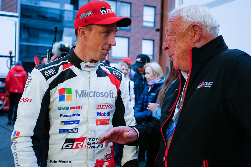 クリス・ミーク選手（写真左）