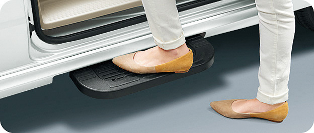 電動オートステップ（後席左側）をメーカーオプション設定