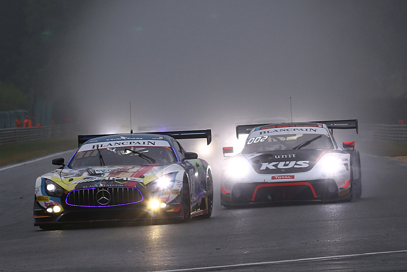 トップを走行するMercedes-AMG GT3 4号車