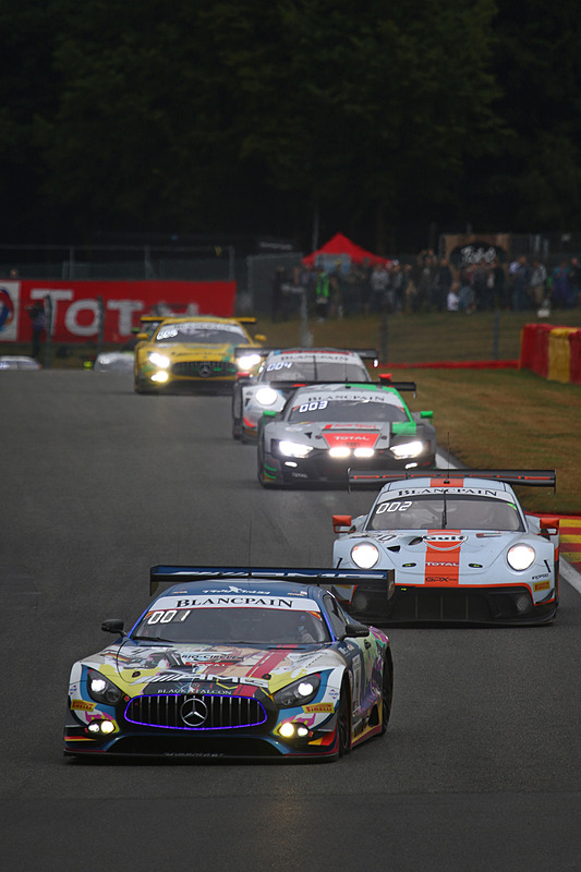 トップを走行するMercedes-AMG GT3 4号車