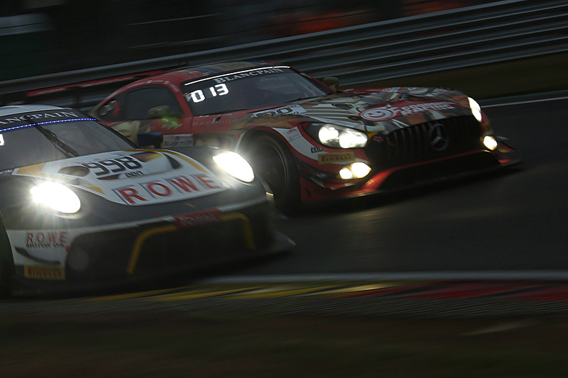 レ・コンブ コーナーの進入でのバトル