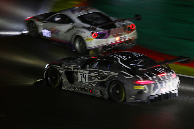 夜中3時前後のシケインのバトルシーン