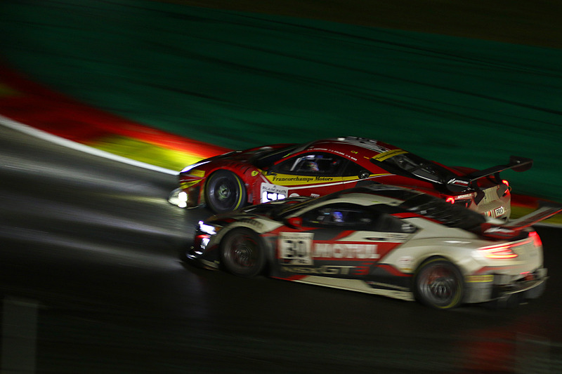 夜中3時前後のシケインのバトルシーン