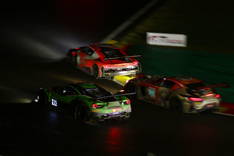 夜中3時前後のシケインのバトルシーン