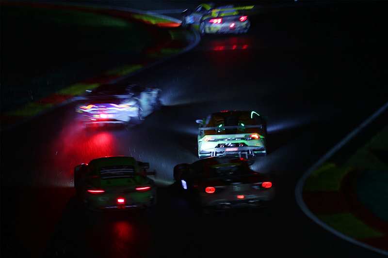 夜中3時前後のシケインのバトルシーン