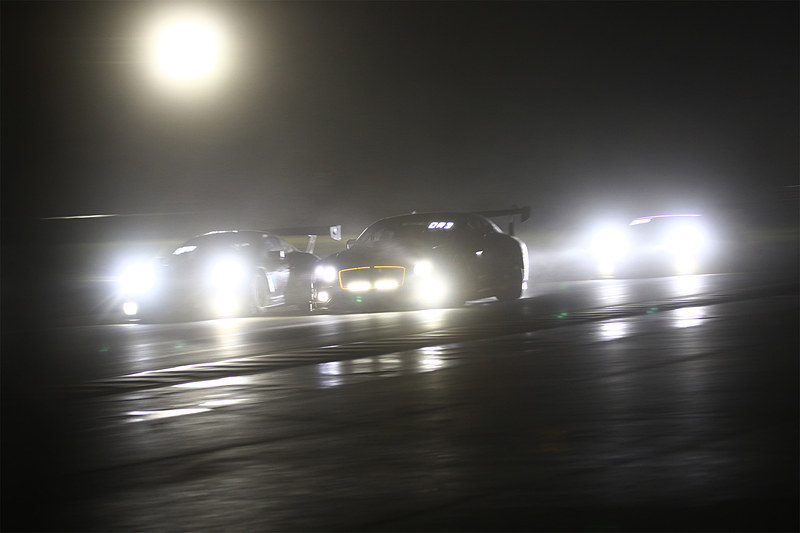 夜中3時前後のシケインのバトルシーン