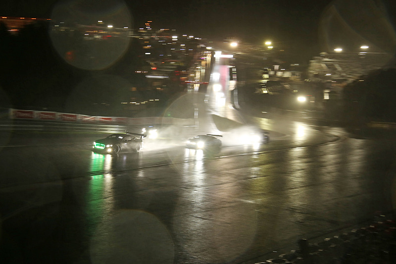 激しい雨のオ・ルージュ