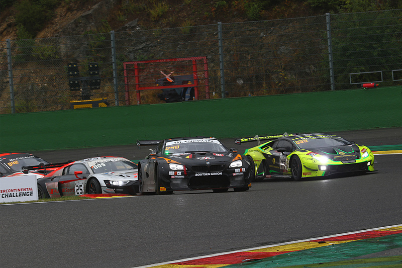 バスストップシケイン立ち上がりのバトルシーン