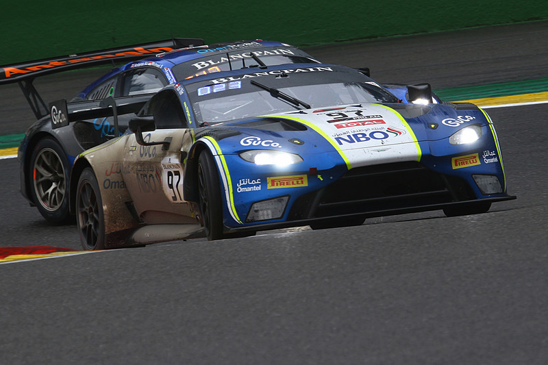 バスストップシケイン立ち上がりのバトルシーン