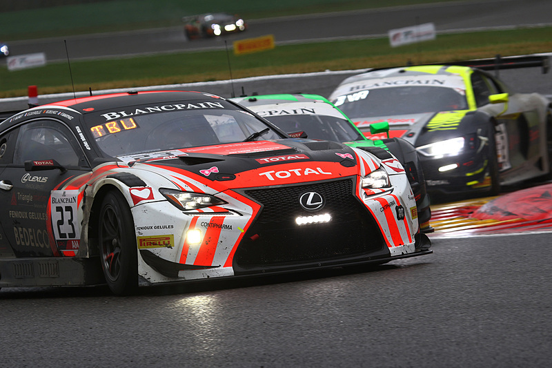 バスストップシケイン立ち上がりのバトルシーン