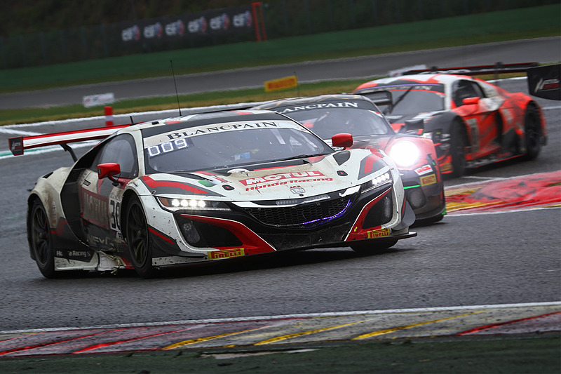 バスストップシケイン立ち上がりのバトルシーン