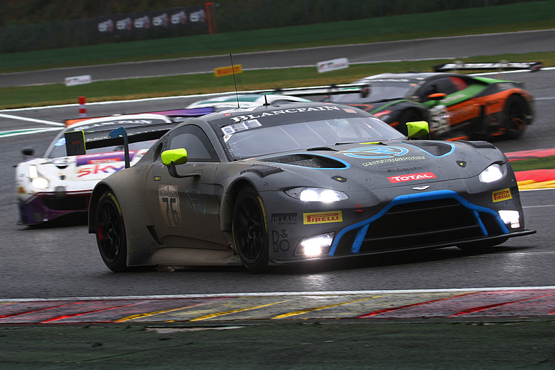 バスストップシケイン立ち上がりのバトルシーン