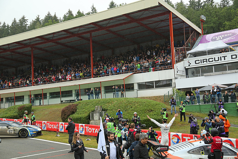 優勝したPorsche 911 GT3 R 20号車のケビン・エストレ選手