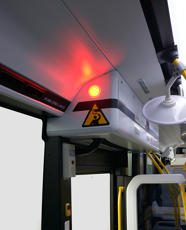 「EDSS：Emergency Driving Stop System」客席フラッシャーランプ（中扉上部）