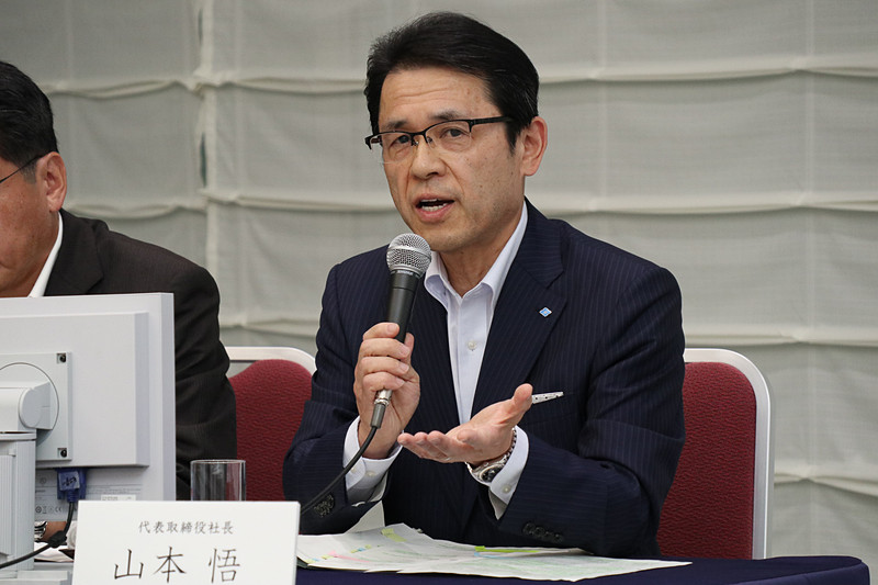 質疑応答で山本社長は、SMART TYRE CONCEPTで開発に取り組んでいる新製品の開発状況なども紹介