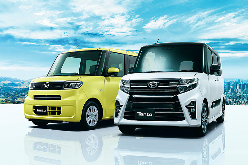 「タント」（左）と「タント カスタム」（右）