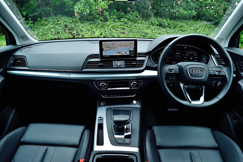 Q5 40 TDI クワトロ スポーツのインパネ。基本的な造形はガソリンエンジンモデルと共通