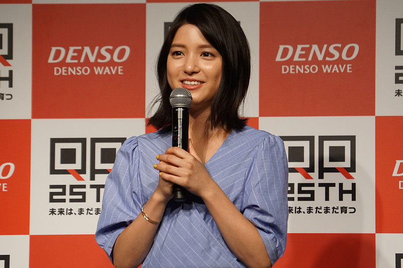 川島さんは「QRコードで瞬間ネットショッピング」と、3Dプリンターなどで瞬時に商品ができあがる、QRコードを活用した新サービスのアイデアを公開