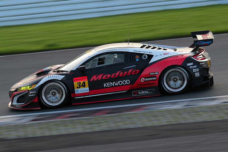 2位を追い詰め約2秒差まで追い上げたところでチェッカー