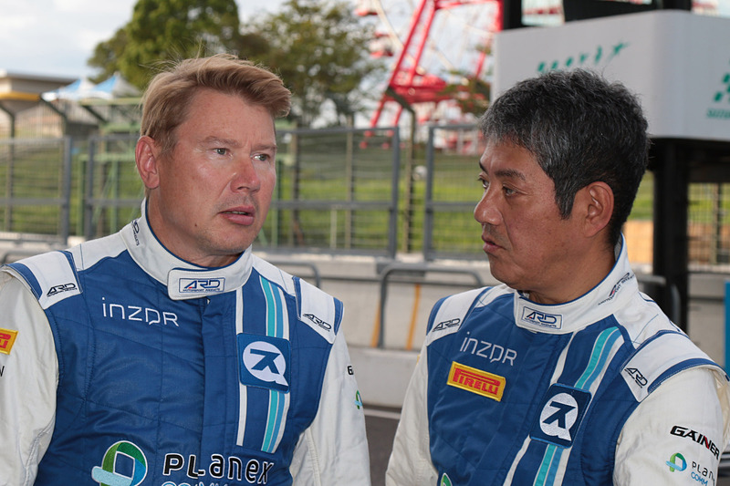 ハッキネン選手（左）と久保田選手（右）