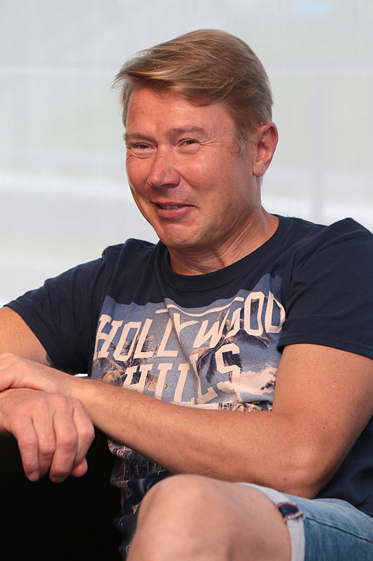 取材に応えるハッキネン選手