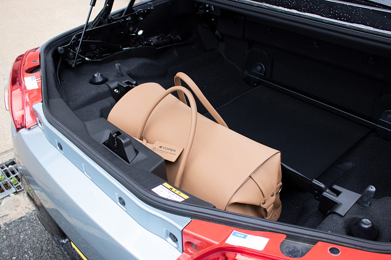 Caban.toのサイズは47×25×22cm（幅×高さ×マチ）、持ち手の長さは25cm