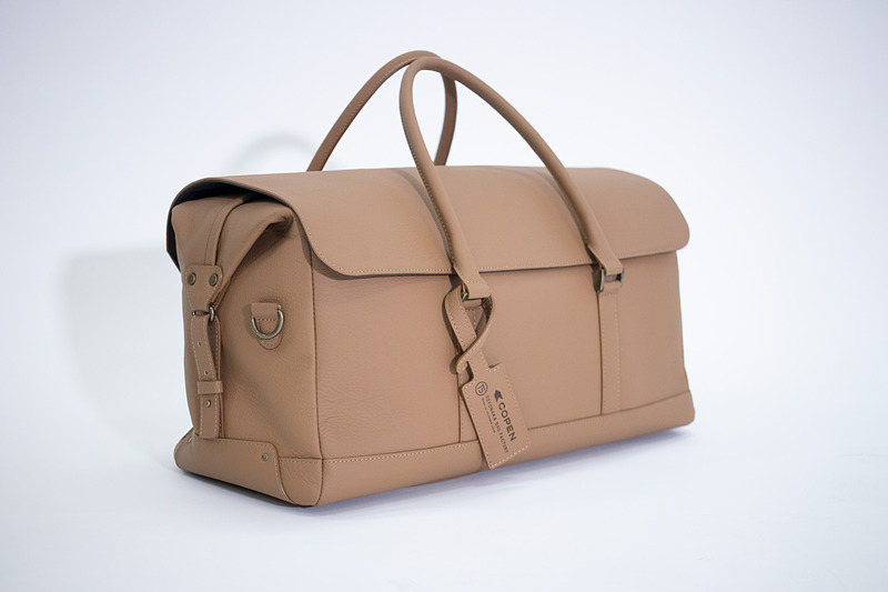 Caban.toのサイズは47×25×22cm（幅×高さ×マチ）、持ち手の長さは25cm