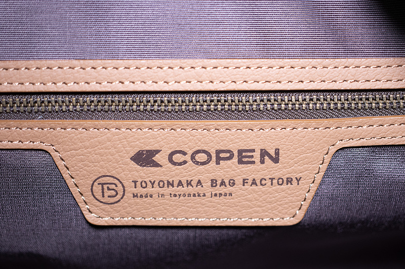 Caban.toのサイズは47×25×22cm（幅×高さ×マチ）、持ち手の長さは25cm