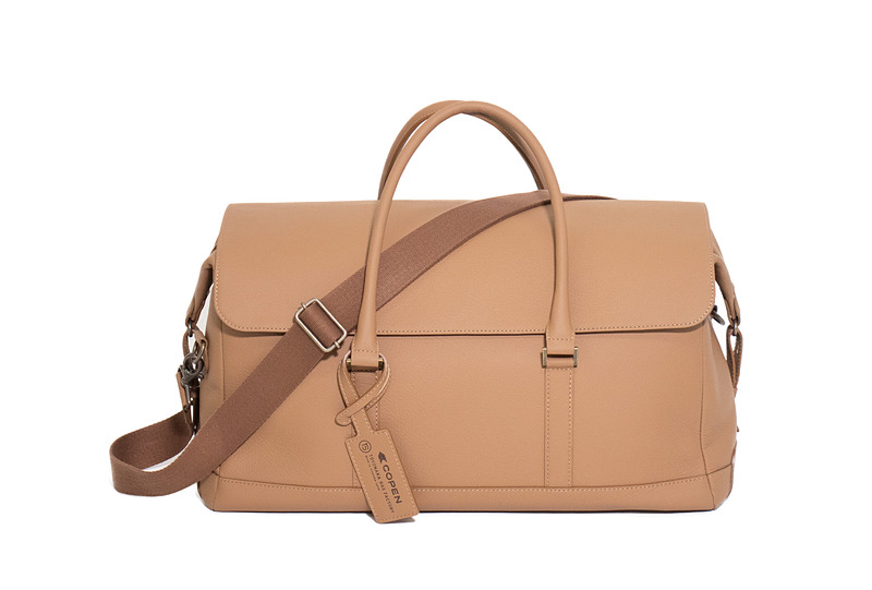 Caban.toのサイズは47×25×22cm（幅×高さ×マチ）、持ち手の長さは25cm