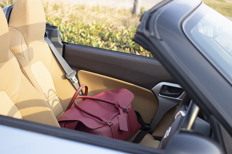 耐摩耗、防炎、耐光に優れ、オイルメンテナンスすることなく長持ちするという