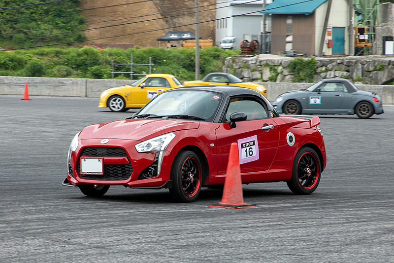 まずはゆっくり走って操作のコツを覚えるはずが、気合いが入りすぎて開始早々ハイペースになる人も