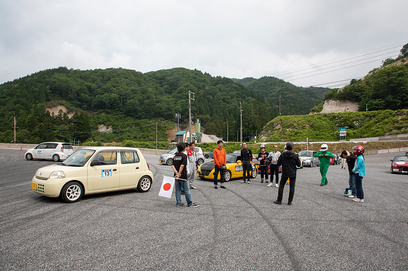 そこで内匠講師はハンドリングに集中するよう説明。“鬼教官”と紹介されていたが、怖いというより真剣に指導してくれる印象だ