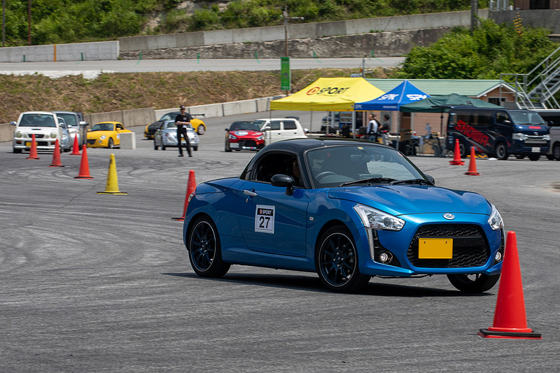 指導の通り丁寧な走りを心がける参加者。走りを繰り返すたびにテンポよく走れるようになっているのが外から見ていても分かる