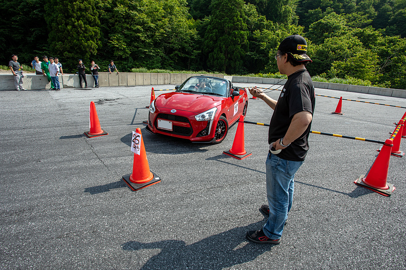 せまいエリア内で方向転換のタイムを競う「Dアスレチック」。スペースを取らず事故の危険性も低いのでオフ会などでもできそうだ