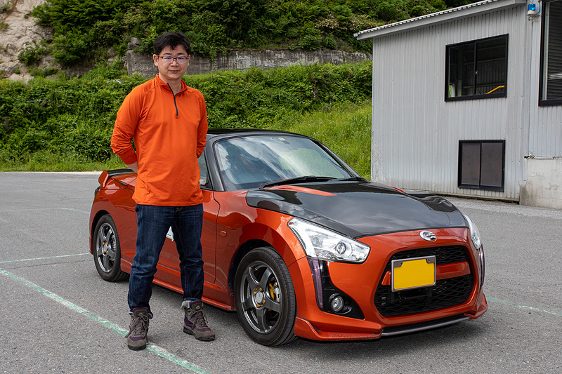 4年ほど前に購入したCVTのコペンローブで参加の渡辺さん。スポーツ走行は初とのことだったが、参加した印象は「難しいけど面白かったです。ふだんの街乗りでも役に立ちそうなことが多いという印象でした。とはいえ教えてもらったことをまだまだ覚え切れていないのでまた機会があれば参加してみたいですね」とのこと