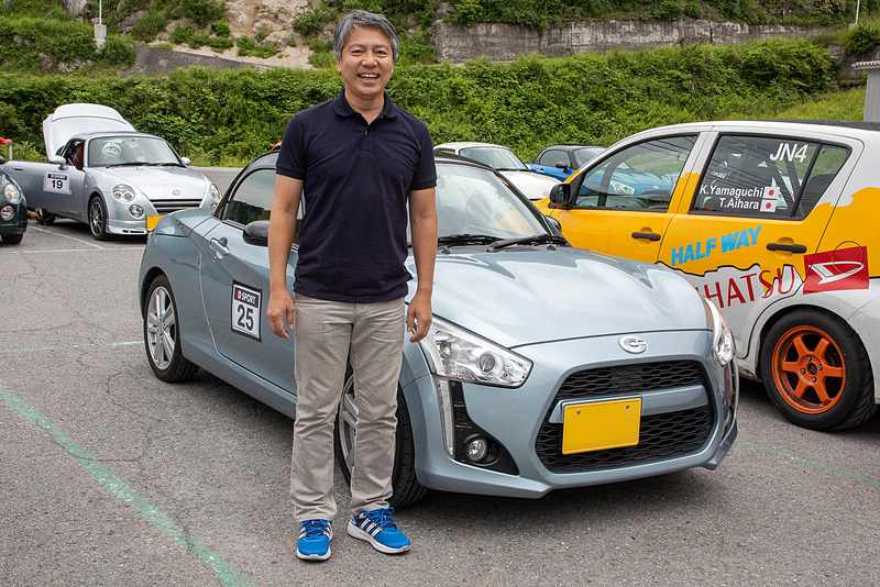 現行コペンのデザインを担当したダイハツ工業の和田広文氏もプライベートで参加。「コペン開発時は色んな楽しみ方を想定していましたので、こうした走りの楽しみを体験出来たことは有意義でしたし、とても面白しろかったです。走る姿もたっぷり見させてもらいましたが、クルマと地面との関係ということも大事だと感じました」とデザイナーならではのコメントも