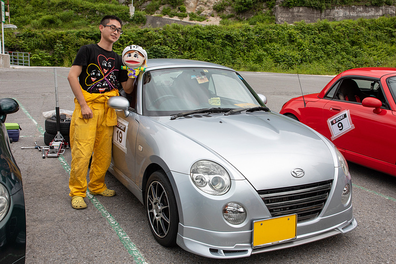 L880KコペンのMT車で参加の小林さん。学生の頃から走行会に参加しているという上級者だが「自分ではできていると思っていた基礎の部分でしたが、講師の方に見てもらったらまだまだということが分かってとても参考になりました。とくにスラロームではステアリングを切りすぎていたようで、もっとクルマと会話しながら走らないといけないな、と感じました」とのこと