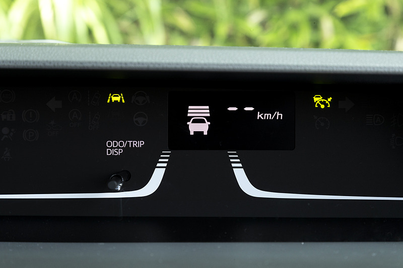 タント カスタム RSでACCをONにしたときのメーター表示。基本的な表示はXも同じ