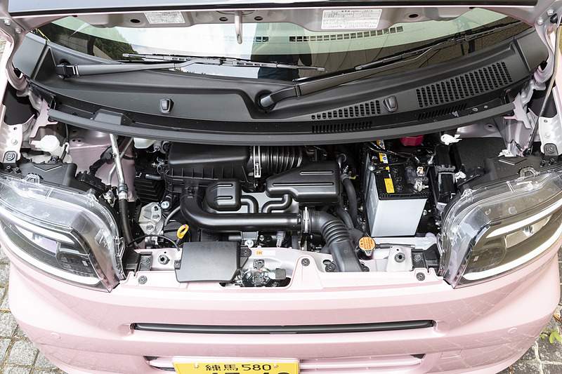 最高出力38kW（52PS）/6900rpm、最大トルク60Nm（6.1kgfm）/3600rpmを発生する自然吸気エンジン。組み合わせるトランスミッションはCVT。今回試乗した2WDモデルのWLTCモード燃費は27.2km/L