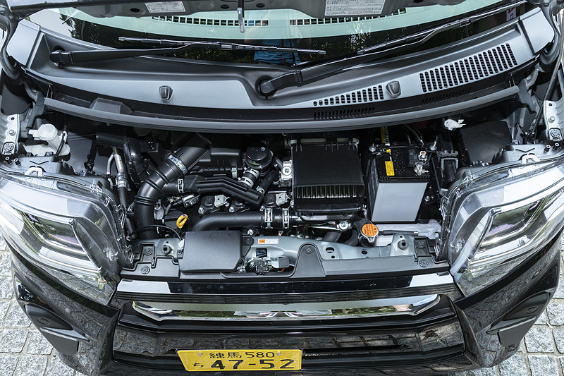 最高出力47kW（64PS）/6400rpm、最大トルク100Nm（10.2kgfm）/3600rpmを発生するターボエンジン。トランスミッションはCVT。今回試乗した2WDモデルのWLTCモード燃費は20.0km/L