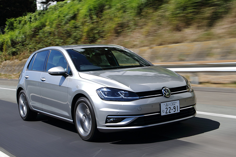 「ゴルフ TSI Highline Meister」（359万9000円）。「CPT」型の直列4気筒DOHC 1.4リッターターボエンジンは最高出力103kW（140PS）/4500-6000rpm、最大トルク250Nm（25.5kgfm）/1500-3500rpmを発生。トランスミッションは7速DSG