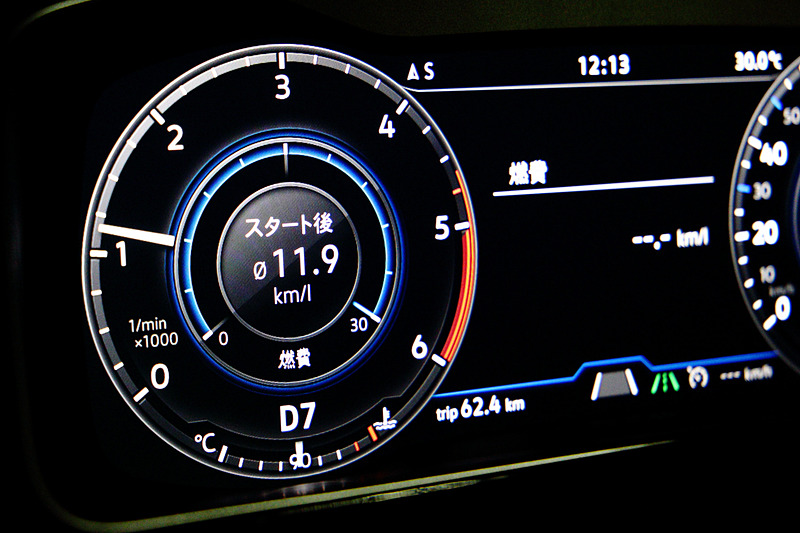 イエローゾーンは4600rpmほどから。試乗車は特別仕様車のMeisterで“Active Info Display”を標準装備している